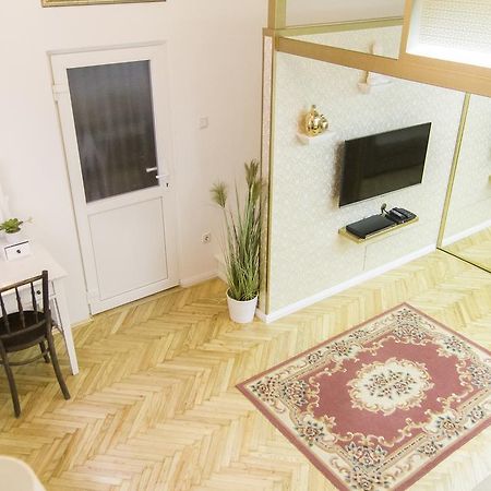 Ava'S Champagne Studio City Center-Andrash Street King Street Budapest Kültér fotó