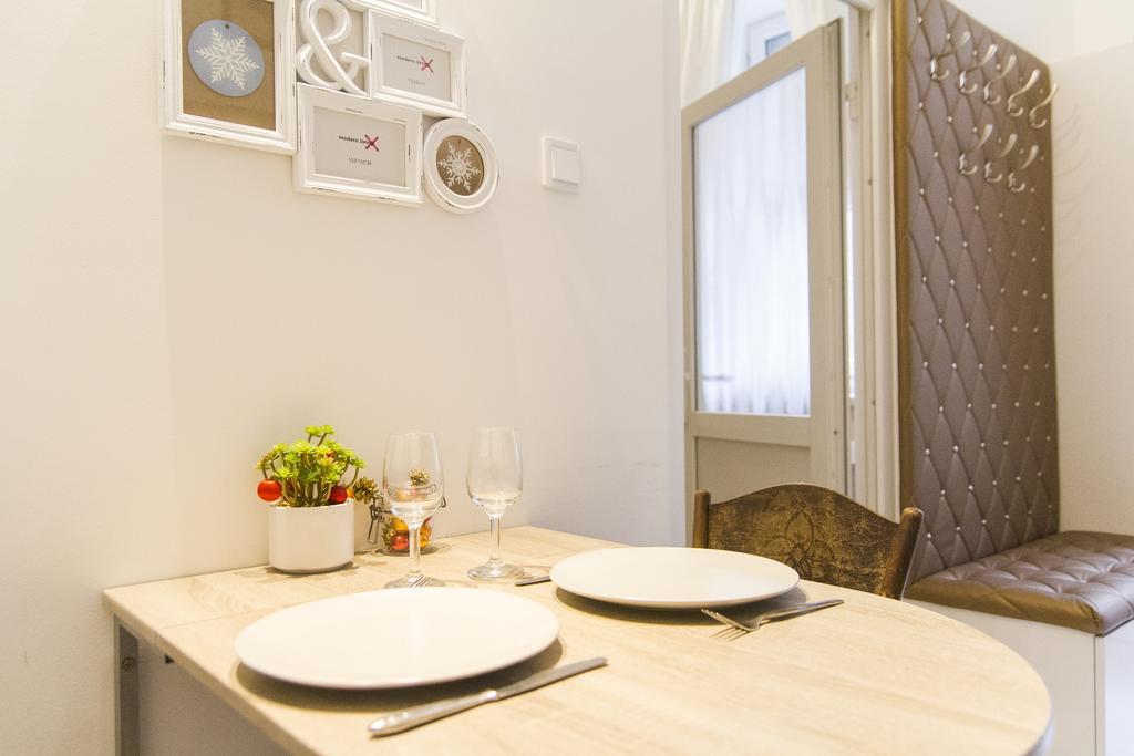 Ava'S Champagne Studio City Center-Andrash Street King Street Budapest Kültér fotó