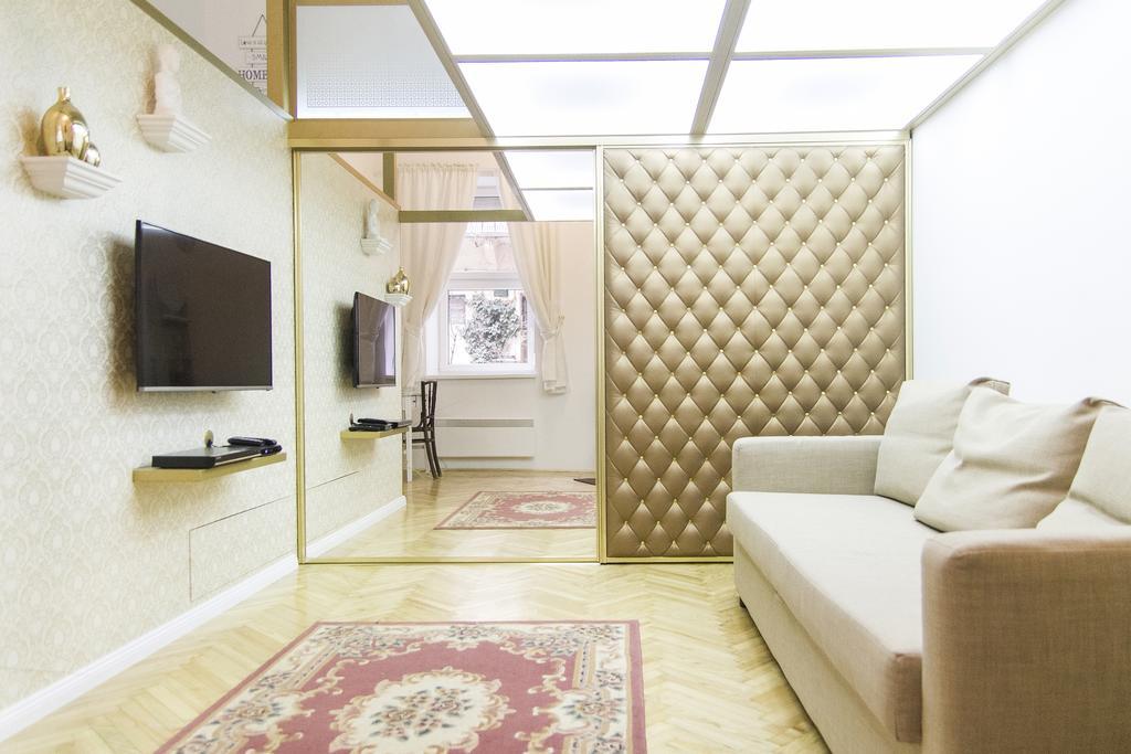 Ava'S Champagne Studio City Center-Andrash Street King Street Budapest Kültér fotó