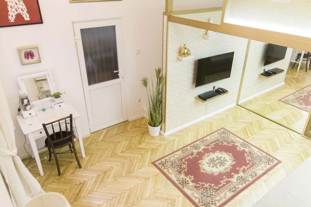 Ava'S Champagne Studio City Center-Andrash Street King Street Budapest Kültér fotó