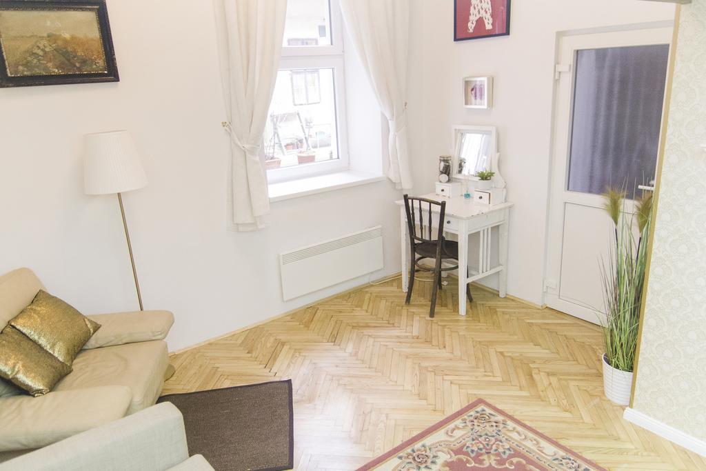 Ava'S Champagne Studio City Center-Andrash Street King Street Budapest Kültér fotó
