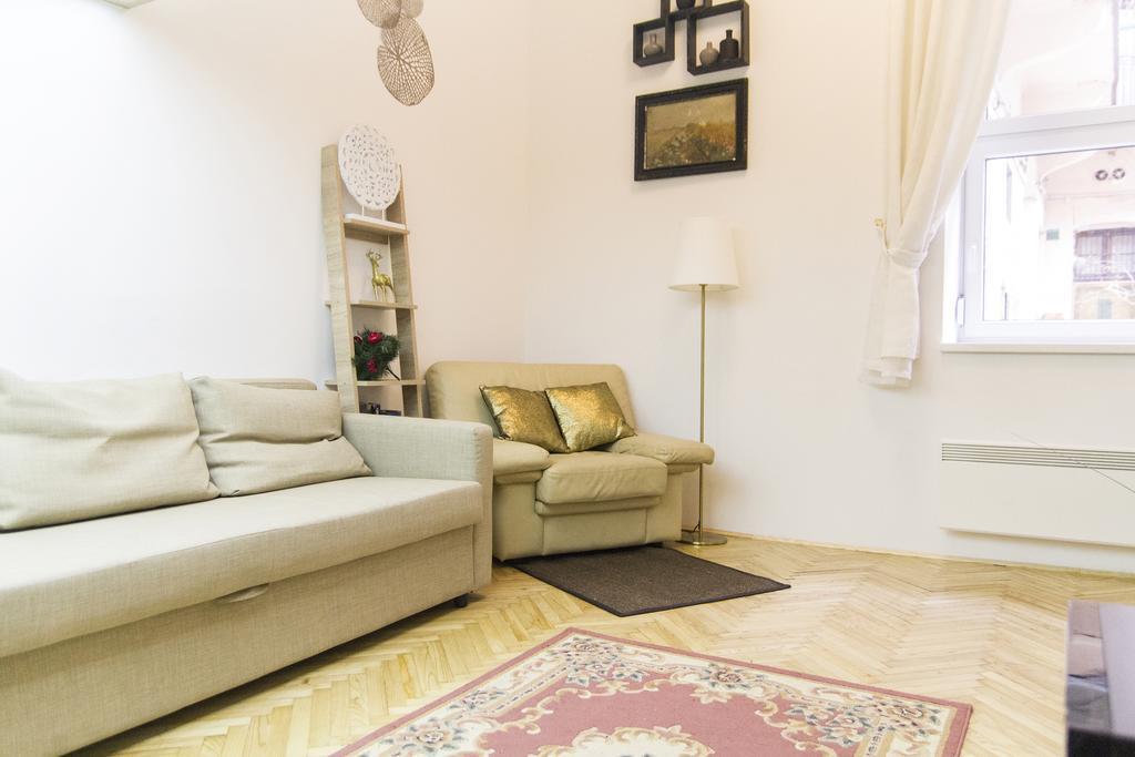 Ava'S Champagne Studio City Center-Andrash Street King Street Budapest Kültér fotó