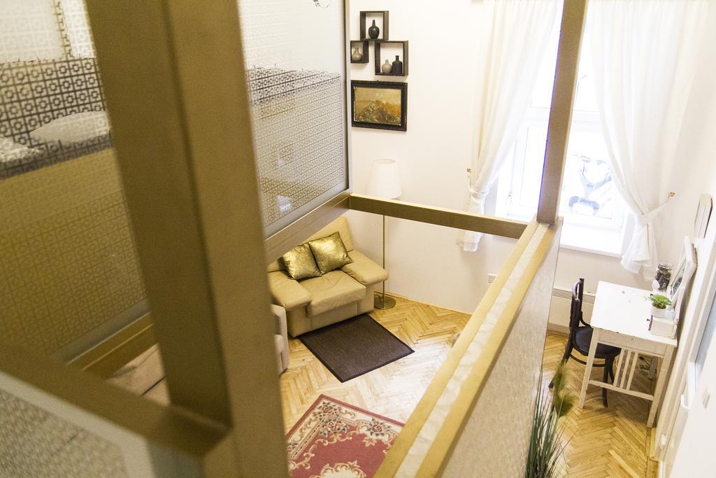 Ava'S Champagne Studio City Center-Andrash Street King Street Budapest Kültér fotó